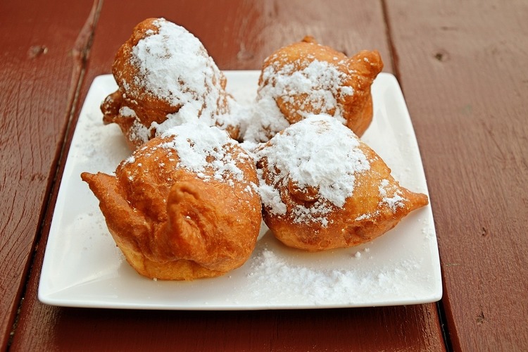 Air Fryer Apple Fritters with Powdered Sugar Recipe