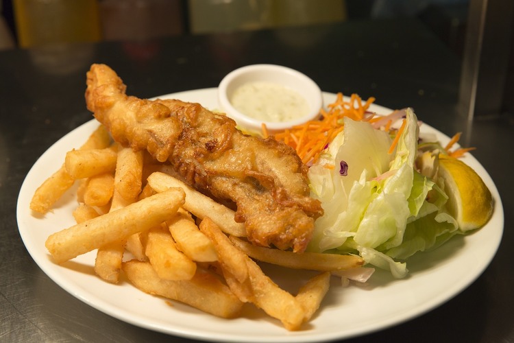 AirFryer Recipe - Air Fryer Fish and Chips with Lettuce and Shredded Carrots